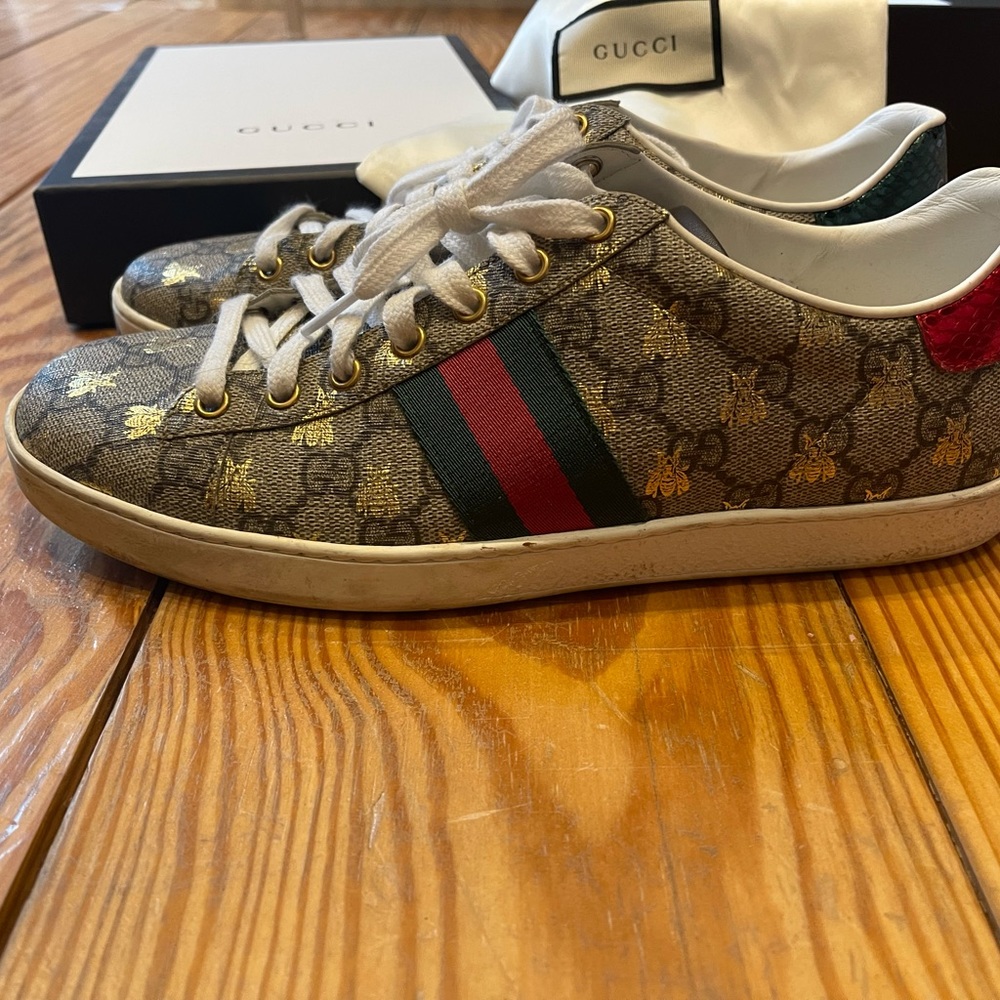 Gucci Bee sneakers hardly worn